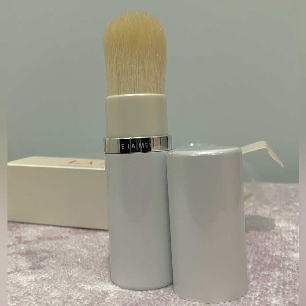 La Mer The Powder Brush - Picture 15 of 16